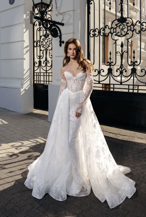 Rose с юбкой и рукавами