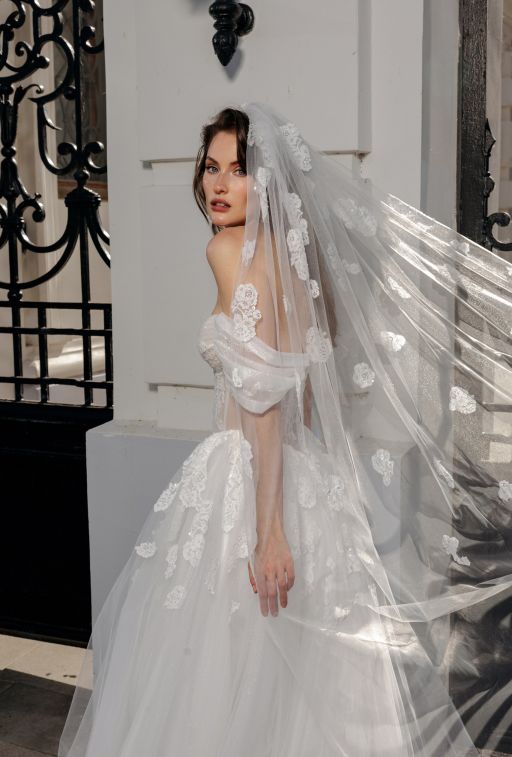 Caroline с фатой